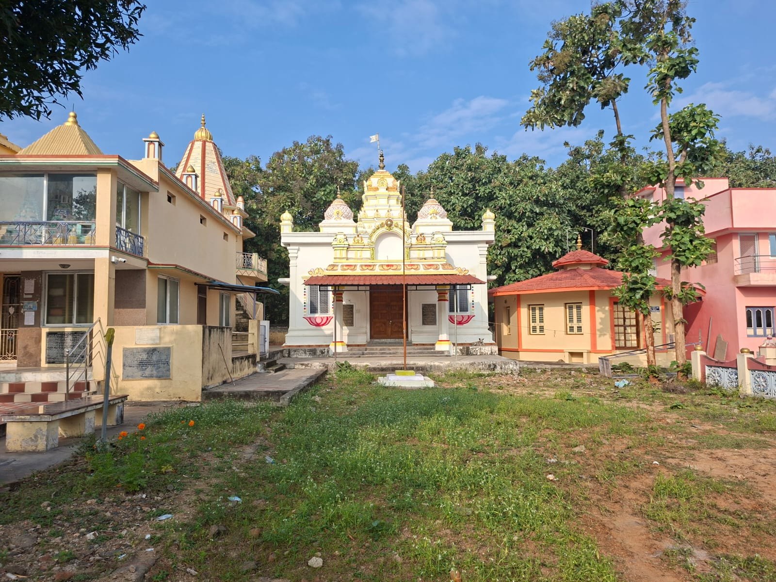 Tirthankaras of the Three Eras and Dhyana Mandapam
